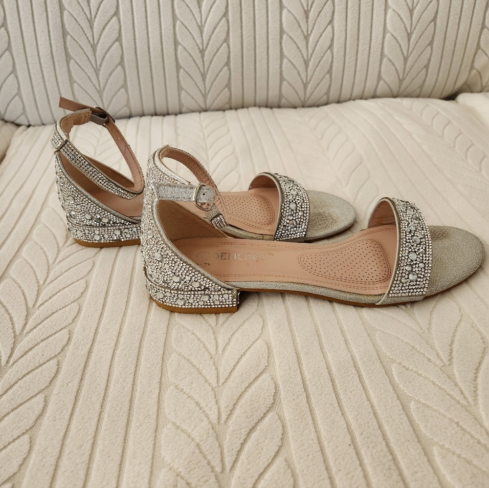 Womens Sz6 Elegant Flats